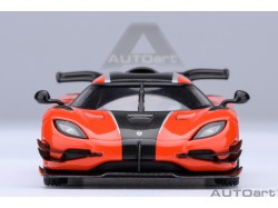 Koenigsegg One:1 1:64 lava orange/carbon fiber/silver stripes - AUTOart