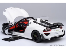 Porsche 918 Spyder 2013 1:18 white WEISSACH PACKAGE bílá - AUTOart