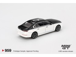 BMW I7 XDrive 60 Alpine - bílá/černá met. - 1:64 - Mini GT