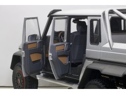 Mercedes-Benz G 63 AMG 6x6 2013 1:18 stříbrná - AUTOart