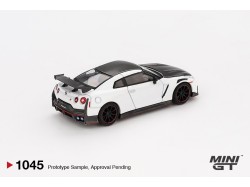 NISSAN GTR (35) NISMO 2024 - bílá met. - 1:64 - Mini GT - blister
