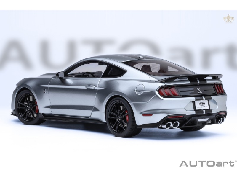 Ford Shelby Mustang GT500 1:18 stříbrmá - AUTOart