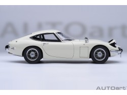 Toyota 2000GT 1967 1:18 bílá - AUTOart
