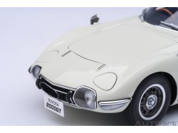 Toyota 2000GT 1967 1:18 (white) - AUTOart