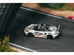 PORSCHE 911 (992) GT3 R nr.13 SUZUKA 1000KM 2025 + Trading cards - 1:64 - TARMAC works