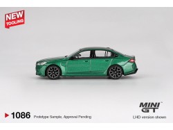 BMW M5 (90) ISLE OF MAN GREEN MET. 2024 - 1:64 - Mini GT