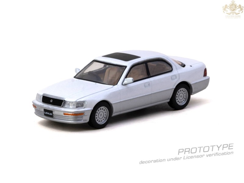 LEXUS LS400 (UCF10) PEARL WHITE 2001 - 1:64 - TARMAC works - blister