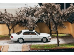 LEXUS LS400 (UCF10) PEARL WHITE 2001 - 1:64 - TARMAC works - blister