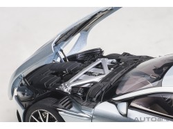 Aston Martin DB11 1:18 stříbrná - AUTOart