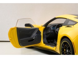 Chevrolet Corvette C7 Z06 "C7R Edition" 2015 1:18 (Corvette Racing Yellow) - AUTOart