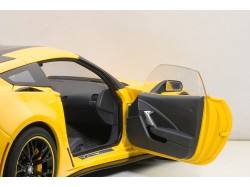 Chevrolet Corvette C7 Z06 "C7R Edition" 2015 1:18 (Corvette Racing Yellow) - AUTOart