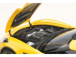 Chevrolet Corvette C7 Z06 "C7R Edition" 2015 1:18 (Corvette Racing Yellow) - AUTOart