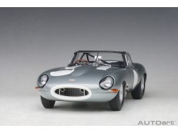 Jaguar Lightweight E-Type 2015 1:18 stříbrná - AUTOart