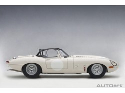 Jaguar Lightweight E-Type 2015 1:18 (White) - AUTOart