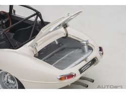 Jaguar Lightweight E-Type 2015 1:18 (White) - AUTOart