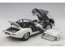 Jaguar Lightweight E-Type 2015 1:18 (White) - AUTOart