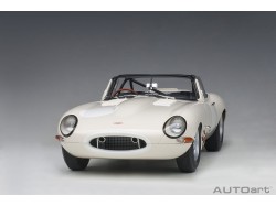 Jaguar Lightweight E-Type 2015 1:18 (White) - AUTOart