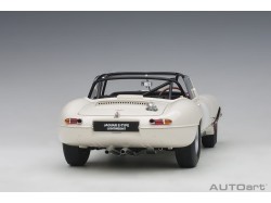 Jaguar Lightweight E-Type 2015 1:18 (White) - AUTOart