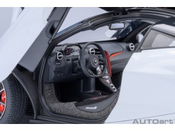 McLaren 720S 2017 1:18 (Silica White) - AUTOart