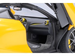 McLaren 720S 2017 1:18 (Volcano Yellow) - AUTOart