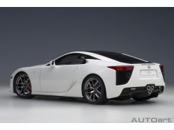 Lexus LFA 2010 1:18 bílá (carbon) - AUTOart