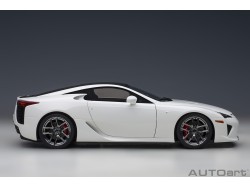 Lexus LFA 2010 1:18 (Whitest White/Carbon) - AUTOart