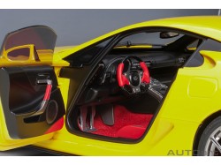 Lexus LFA 2010 1:18 (Pearl Yellow) - AUTOart