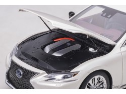 Lexus LS 500h 2018 1:18 bílá - AUTOart