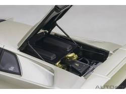 Lamborghini Diablo SE JOTA 1995 1:18 (Balloon White) - AUTOart