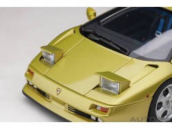 Lamborghini Diablo SE30 1993 1:18 (Giallo Spyder) - AUTOart